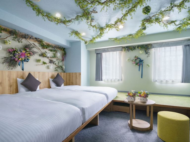 1日1室限定で好評販売中！北海道芸術デザイン専門学校の学生が装飾デザインした、特別客室「シマエナガの森」
