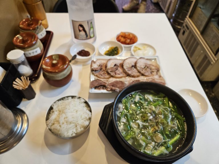 韓国釜山の名物料理「デジクッパ」