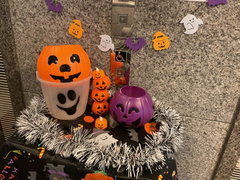 ハロウィンの装飾をしました