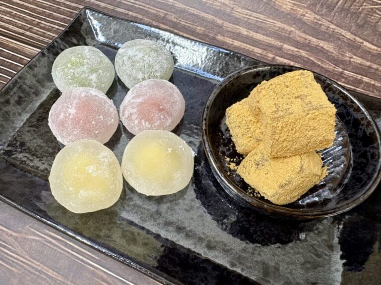 朝食のご案内【こんにゃく餅とわらび餅】